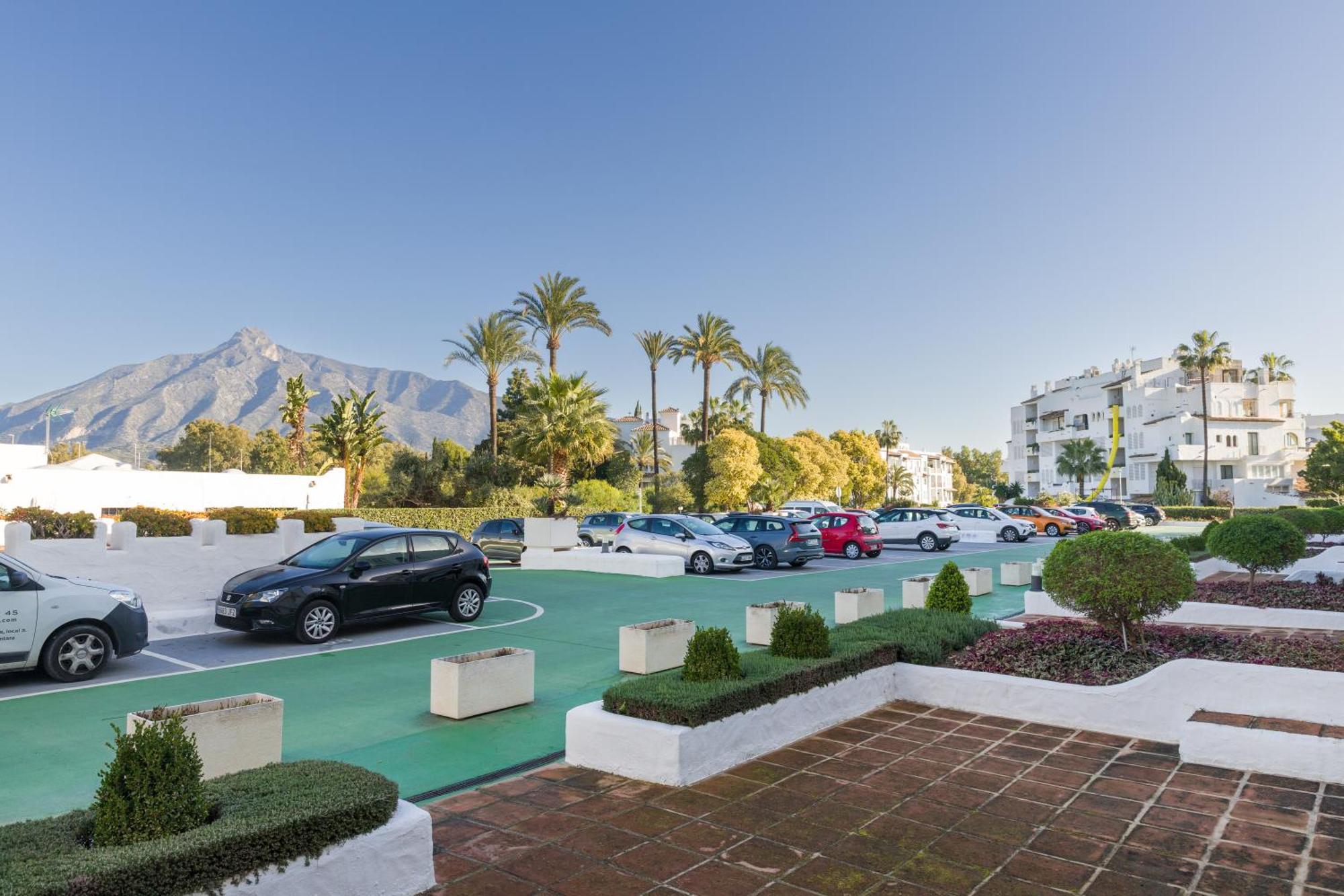 Urb, La Alcazaba 614 Y 642 Banus Apartment