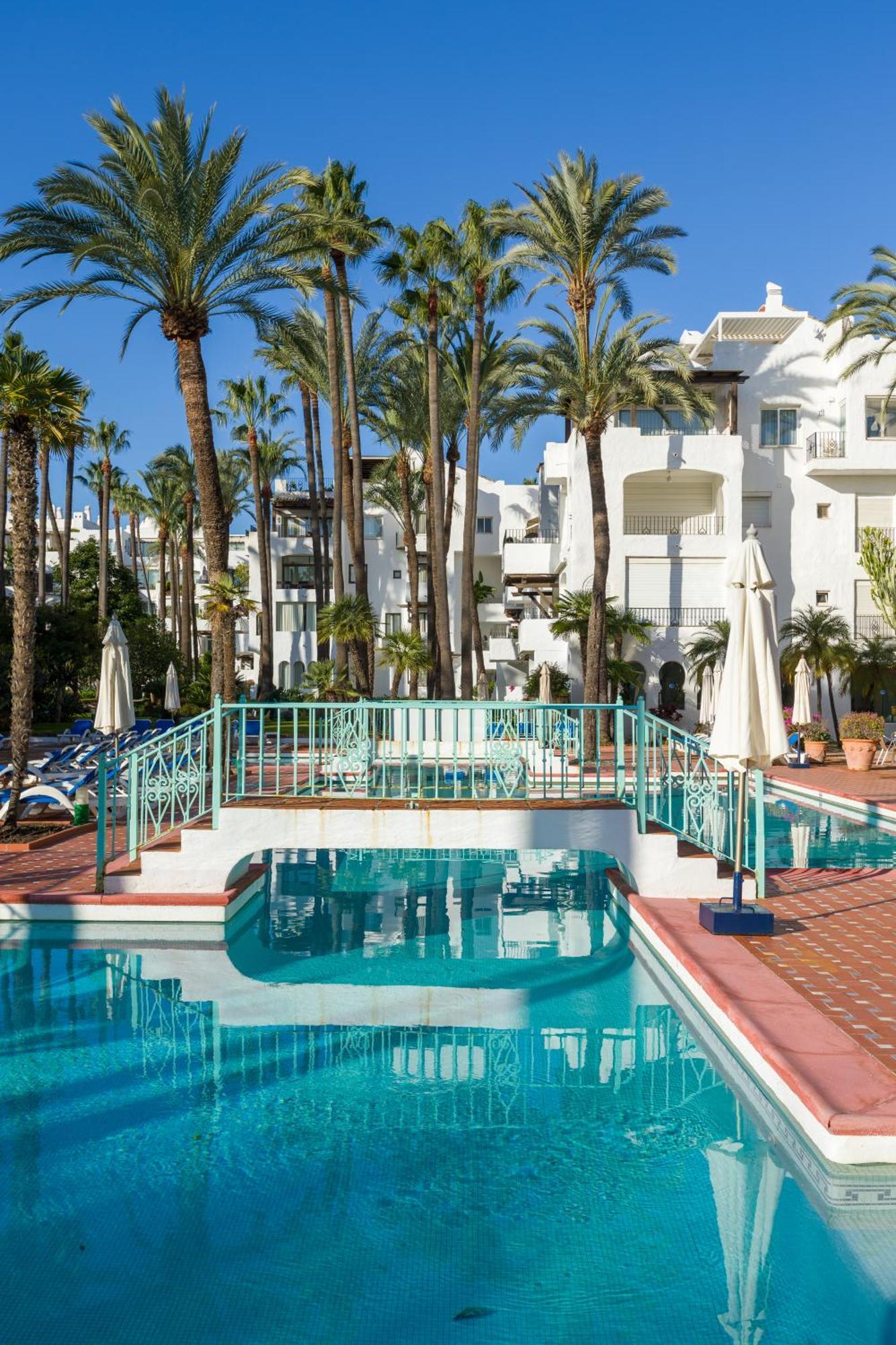 Urb, La Alcazaba 614 Y 642 Banus Apartament